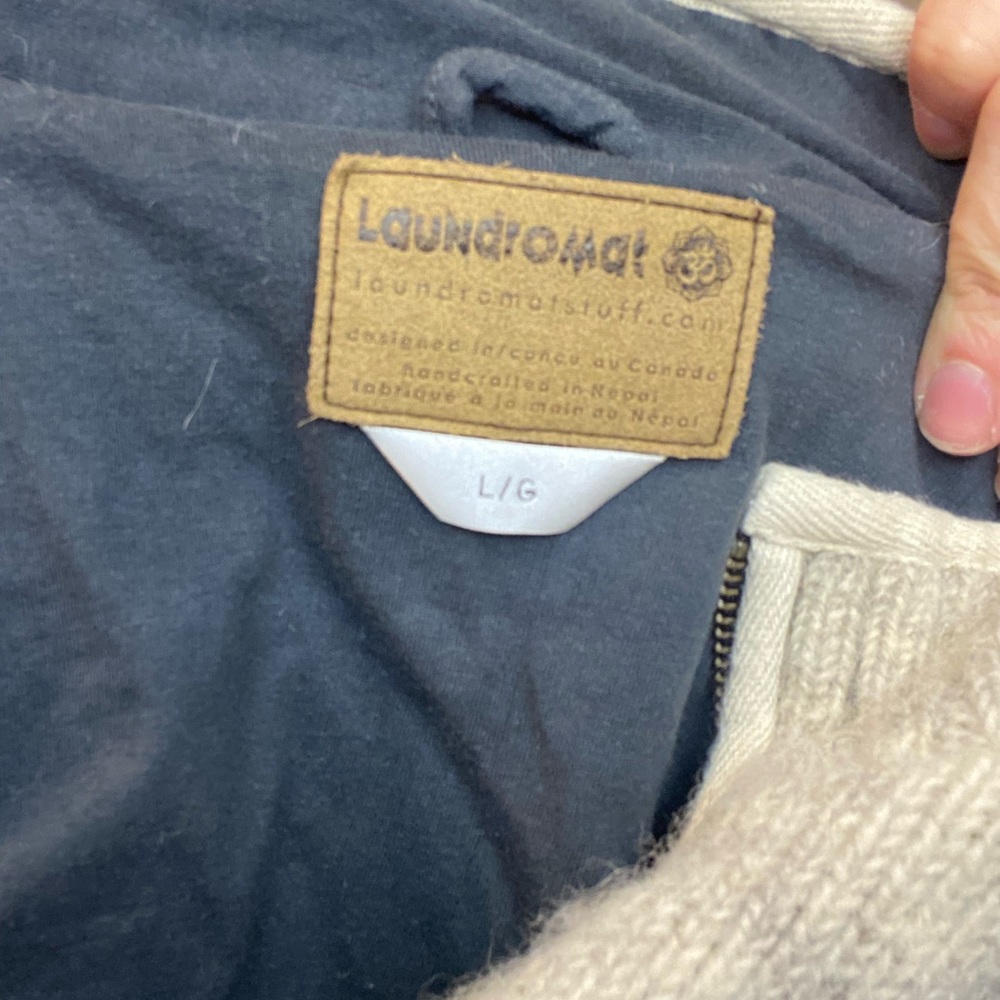 Wool half zip pullover. Size Large - Picture 4 of 5
